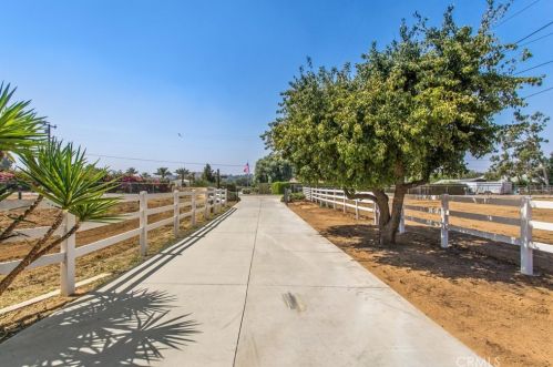 5256 Agate St, Riverside, CA 92509-3921