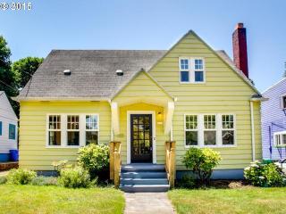 3417 11th Ave, Portland, OR 97202-2733