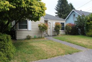 8332 Dibble Ave, Seattle, WA 98117-3245