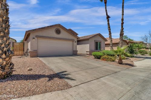 7208 44th Ln, Laveen, AZ 85339-2216