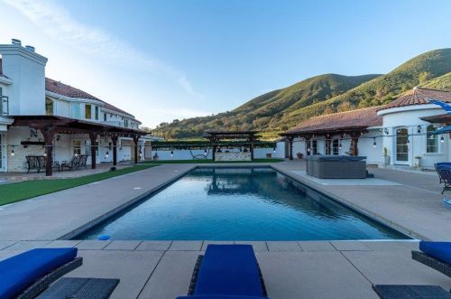 2985 Day Rd, Gilroy CA  95020-8828 exterior
