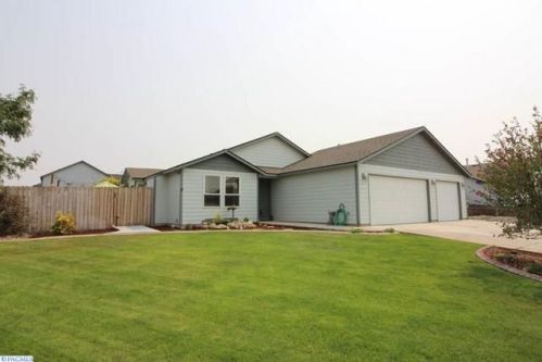 5011 Truman Ln, Pasco, WA 99301-8437