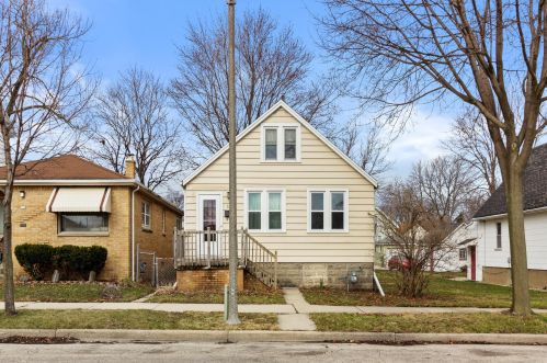 531 72nd St, Milwaukee, WI 53213-3728