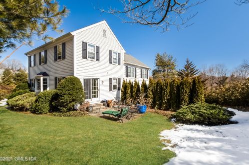15 Greenwich Hills Dr, Greenwich, CT 06831-4964