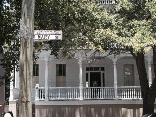 30 Mary St, Charleston, SC 29403-6254