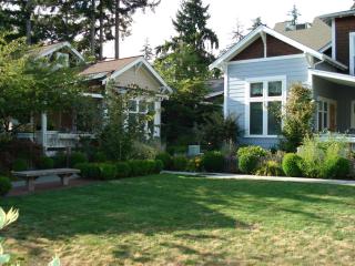 315 Ericksen Ave, Seattle WA  98110-1853 exterior