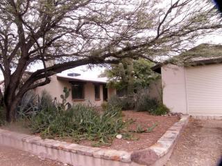 2355 Hampton St, Tucson, AZ 85719-3815