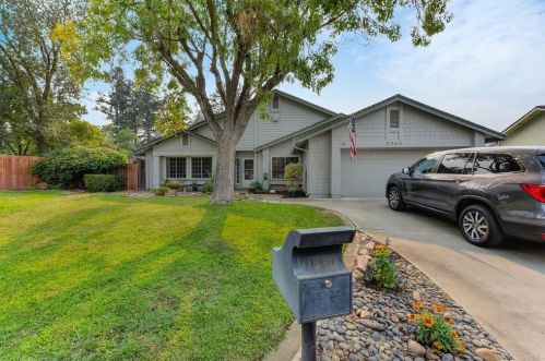 9940 Meadow Oak Cir, Elk Grove, CA 95624-2703