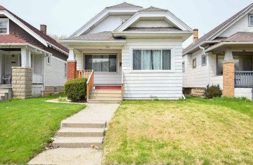 5429 37th St, Milwaukee, WI 53209-4731