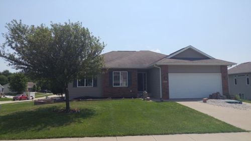 501 Viking Dr, Twin View Heights, IA 52333-9444