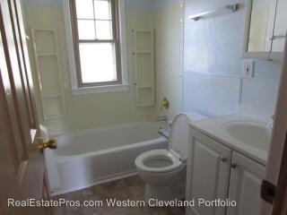 18612 Ferncliffe Ave, Cleveland OH  44135-3932 exterior