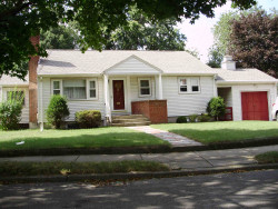 83 Bemis St, Newton, MA 02460-1155