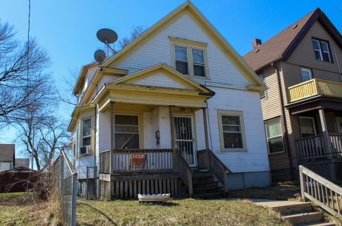 915 Keefe Ave, Milwaukee, WI 53212-1778