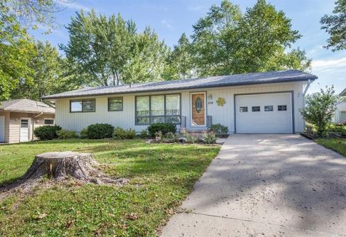 204 Sunset Dr, Beech, IA 50225-9710