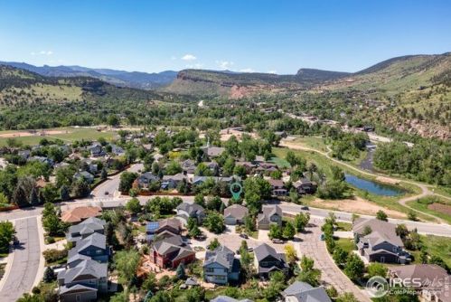 203 Mcconnell Ct, Lyons, CO 80540-3804