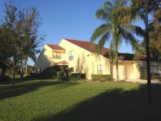 23 Edinburgh Dr, West Palm Beach FL  33418-6848 exterior