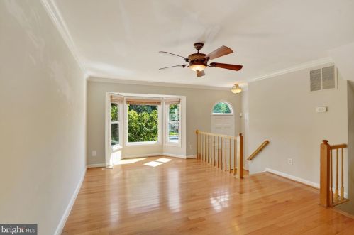 6029 Joust Ln, Alexandria, VA 22315-4811