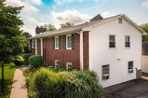 56 Plymouth Rd, Fishkill, NY 12524-1407