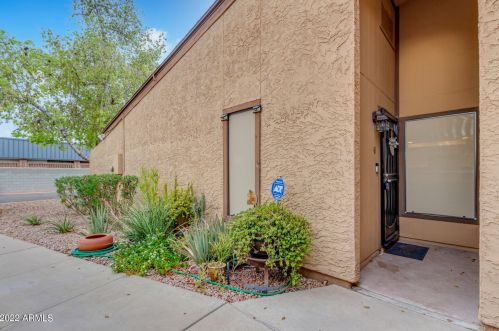 1051 Dobson Rd, Mesa, AZ 85202-3900