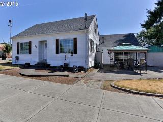 86 13th Ave, Cornelius, OR 97113-8921