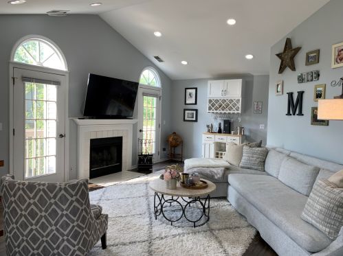 1245 Rhodes Ln, Naperville, IL 60540-0386