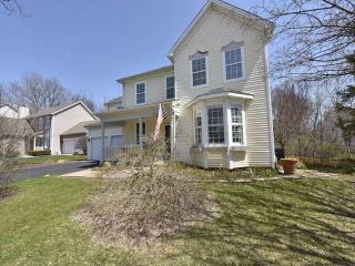 3295 Victoria Ln, Waukegan, IL 60087-5345