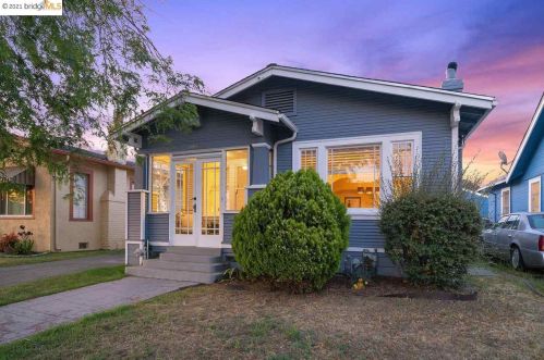 8006 Hillside St, Oakland, CA 94605-3456