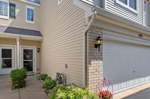 1802 Parkside Dr, Joliet, IL 60404-0684