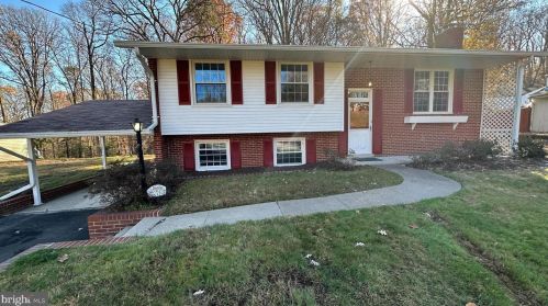 18325 Sharon Rd, Triangle, VA 22172-1306