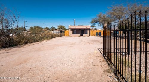 228 29th St, Tucson, AZ 85713-2937