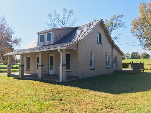 736 Main St, Baxter, TN 38544-5206