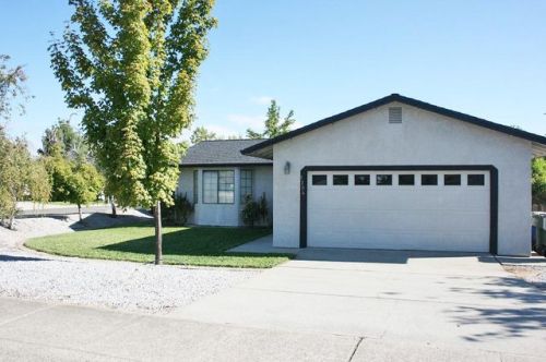 1204 Whistling Dr, Redding, CA 96003-3961