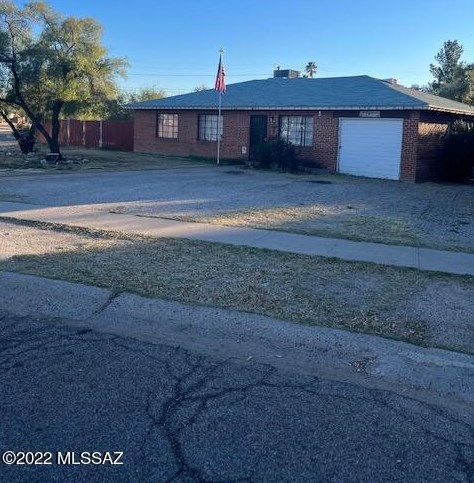 4898 Cecelia St, Tucson, AZ 85711-4316