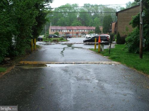 87 Park Vallei Ln, Chester PA  19015-3323 exterior