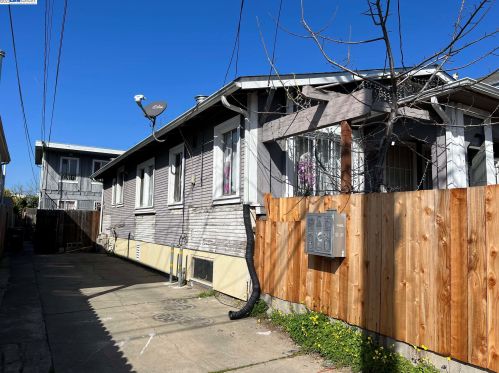 1643 47th Ave, Oakland, CA 94601-5222