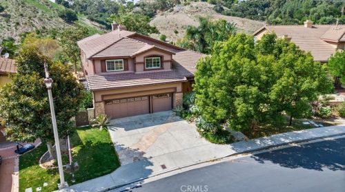 877 Canyon Mist Ln, Anaheim, CA 92808-1431