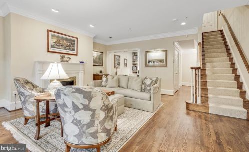 36 Wolfe St, Alexandria, VA 22314-3822