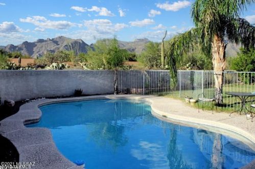 6353 Camino Padre Isidoro, Tucson, AZ 85718-4033