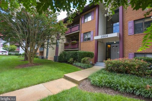 2864 Dover Ln, Falls Church, VA 22042-2864