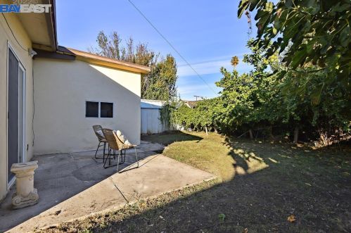 2072 Everglade St, Hayward CA  94545-4737 exterior