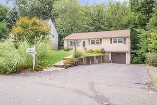 4 Manito Ave, Oakland, NJ 07436-3017