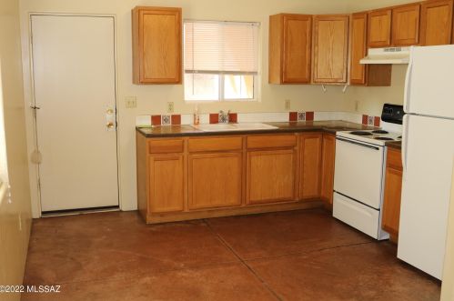 89 Laguna St, Tucson, AZ 85705-4971