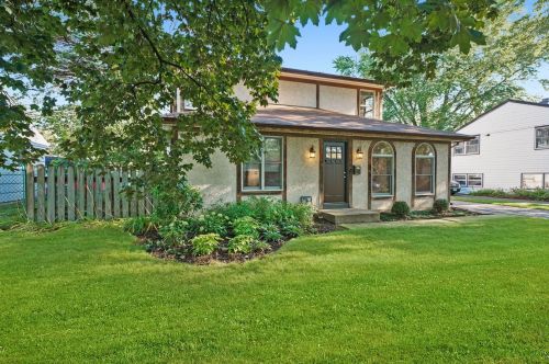 2304 Hawk Ln, Rolling Meadows, IL 60008-2711