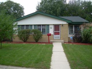 244 Fairfield Ave, Flowerfield, IL 60148-2810