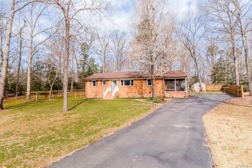 100 Riva Rdg Cir, Sandston VA  23150-5518 exterior