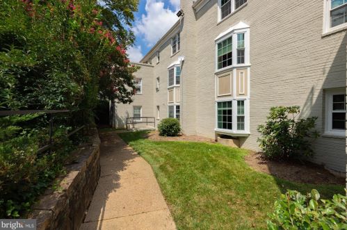 808 Arlington Mill Dr, Arlington, VA 22204-2929