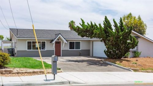 851 Maryland Dr, Vista, CA 92083-3360