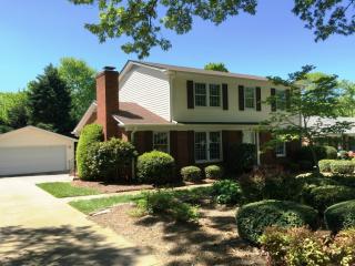 608 Meade Dr, Greensboro, NC 27410-5323