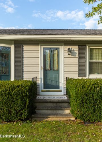 119 Yorkshire Dr, Cheshire, MA 01225-9601