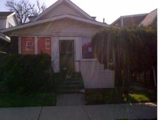 8145 Bennett Ave, Chicago IL  60617-1022 exterior